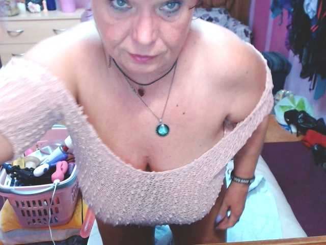 Live sex webcam photo for Elmira63 #269398388