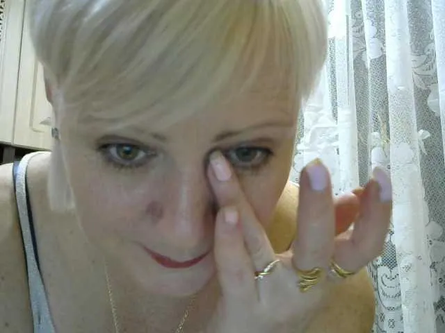 Live sex webcam photo for HelenLike #269398414