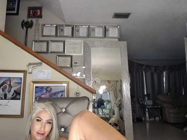 Live sex webcam photo for adrianna_fox #287953216