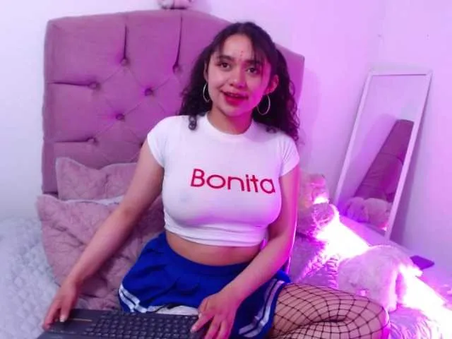 Live sex webcam photo for scarlet-gold #269404446