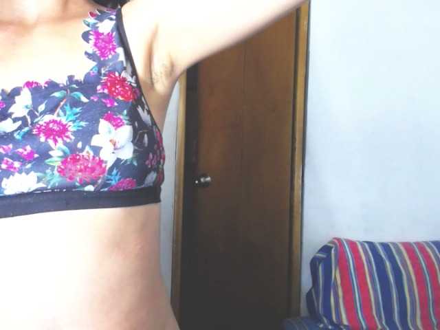 Live sex webcam photo for Maddyebela24 #269404412