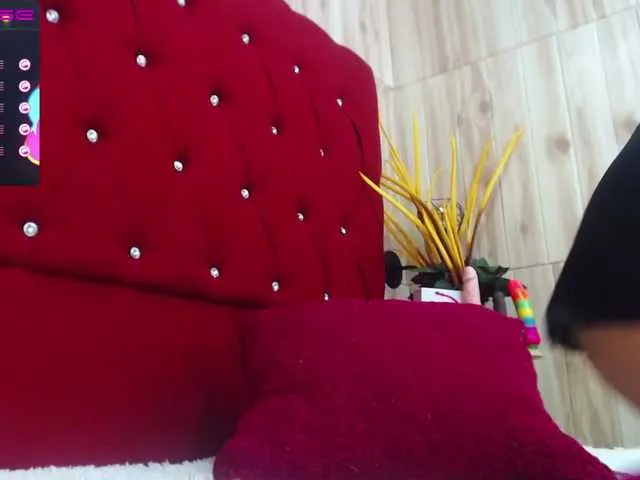 Live sex webcam photo for LaurenHills #269403642