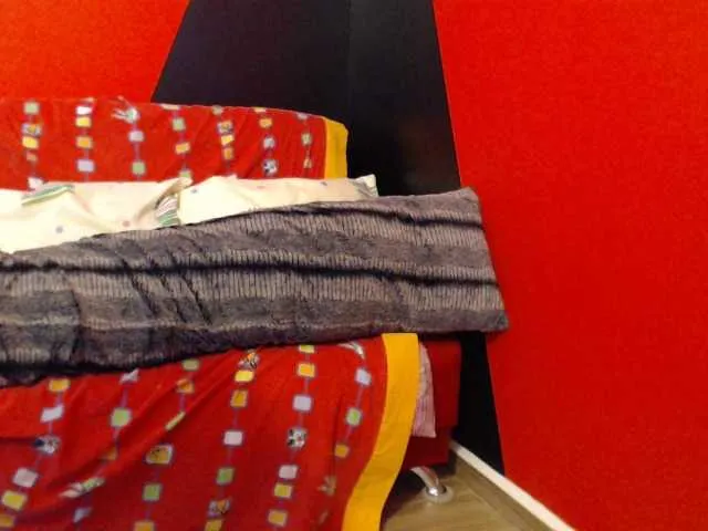 Live sex webcam photo for SkinnyMari #269399245