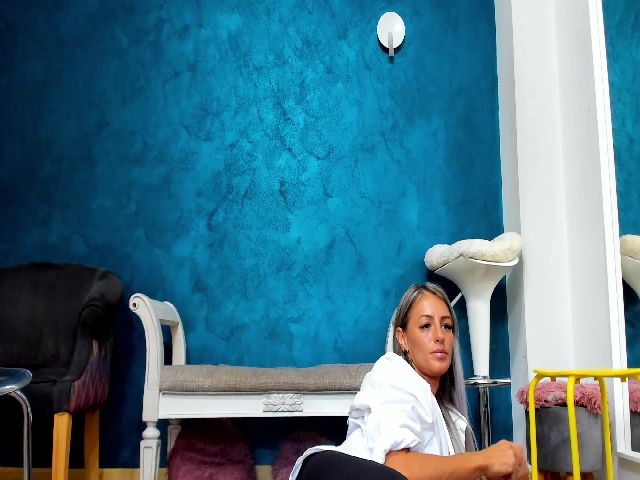 Live sex webcam photo for MayaHelen #269406041