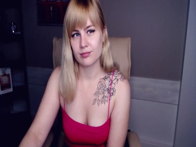 Live sex webcam photo for AdelinaBlondy #269402670