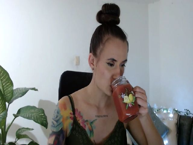 Live sex webcam photo for Avaa22_ #269402438
