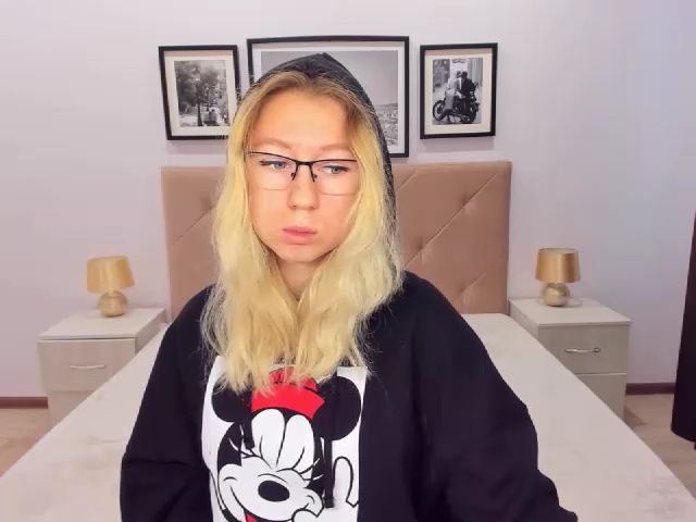 Live sex webcam photo for LizaSwan #269402964