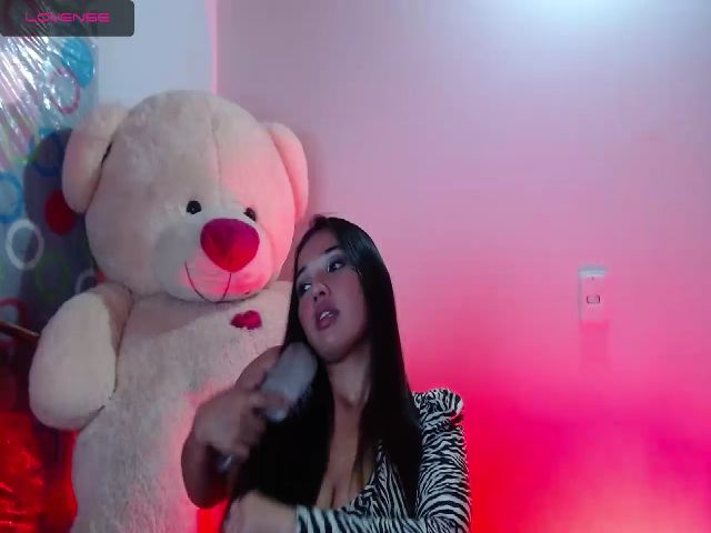 Live sex webcam photo for Samantha4k #269402664