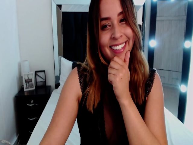 Live sex webcam photo for Sophi_Taylor #269401553