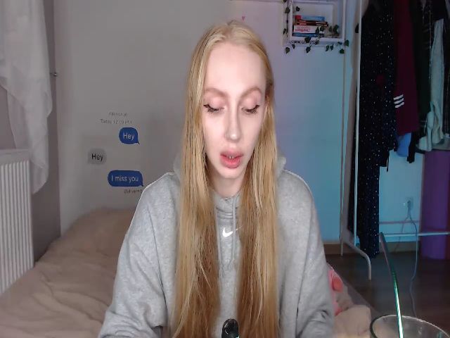 Live sex webcam photo for soo_emma #269416153