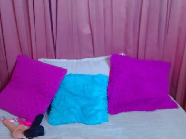 Live sex webcam photo for SharonRobert #269414750