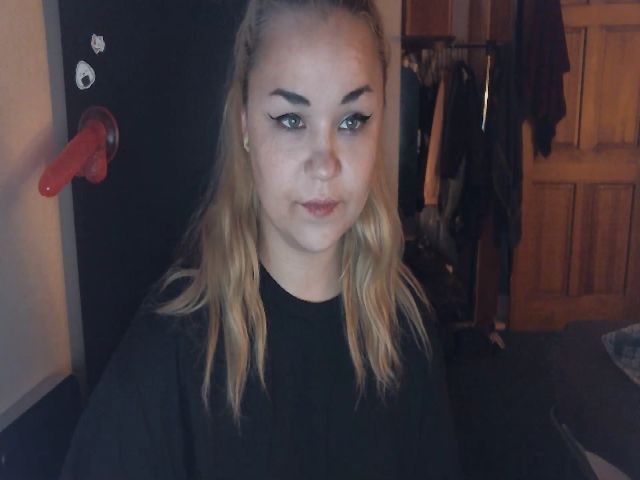 Live sex webcam photo for LilyWhite710 #269415583