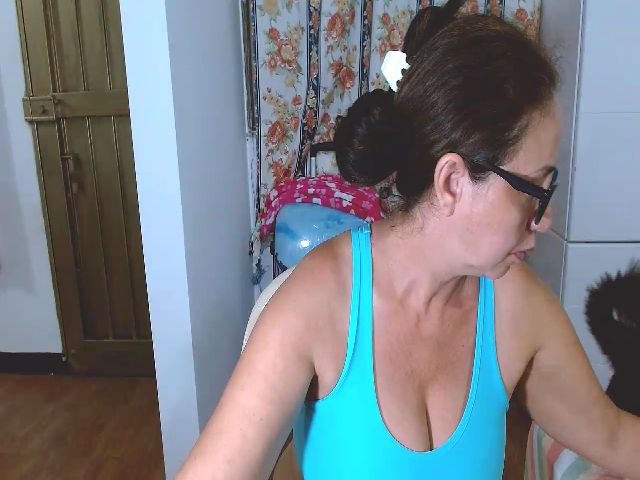 Live sex webcam photo for SweetxLoren #269400088