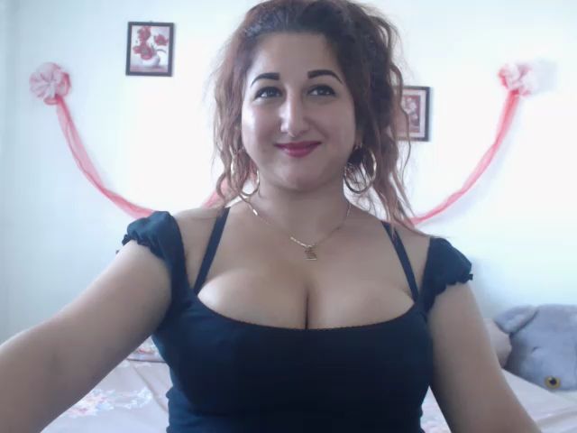 Live sex webcam photo for KinkyMyax #269405673