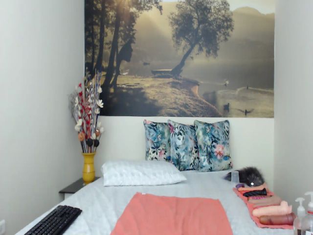 Live sex webcam photo for AikoTailor #287876728