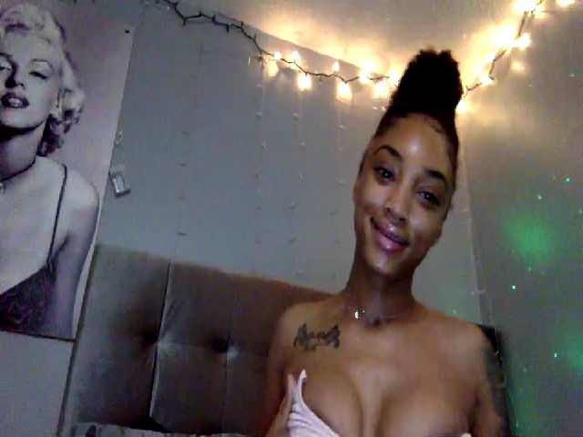 Live sex webcam photo for Bootybenz #269401876