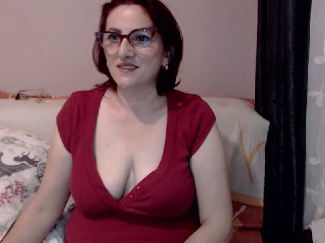 Live sex webcam photo for Elssye #269401996