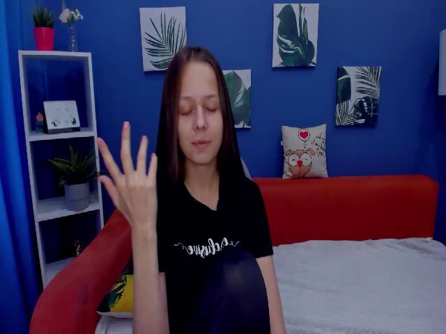 Live sex webcam photo for LianaWild #269405573