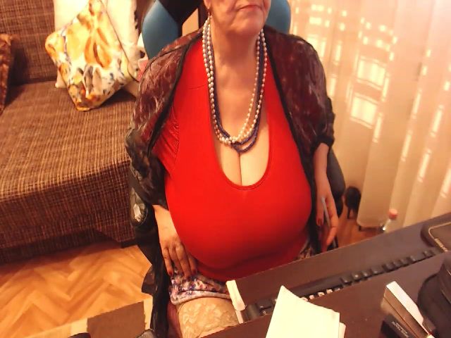 Live sex webcam photo for MatureMaiden #269410499