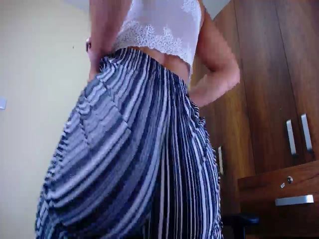 Live sex webcam photo for Annay69 #269415775