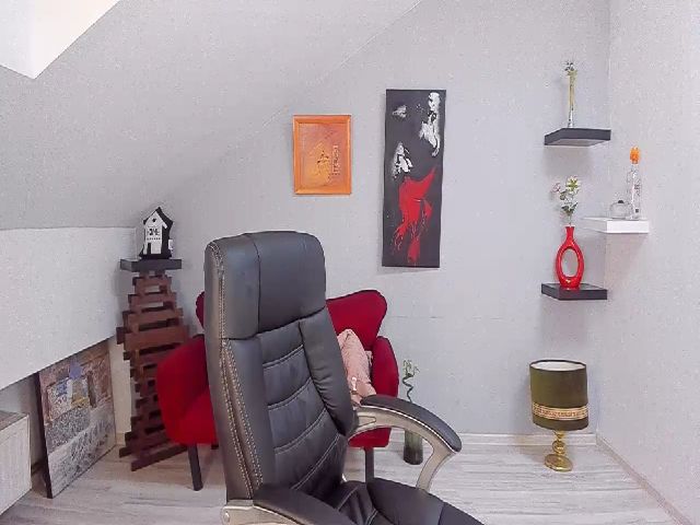 Live sex webcam photo for LizzieBrie #269402768