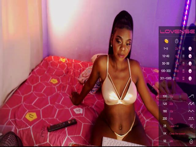 Live sex webcam photo for BryanaQueens_ #269415433