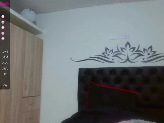 Live sex webcam photo for leia-honey #269399296