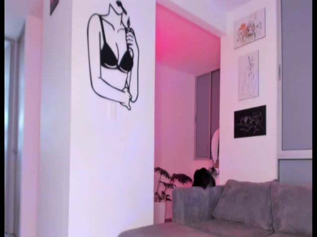 Live sex webcam photo for SaraStormm #269401328