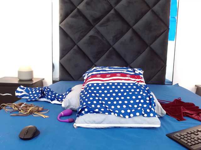 Live sex webcam photo for Cami-BigBoobs #269408144