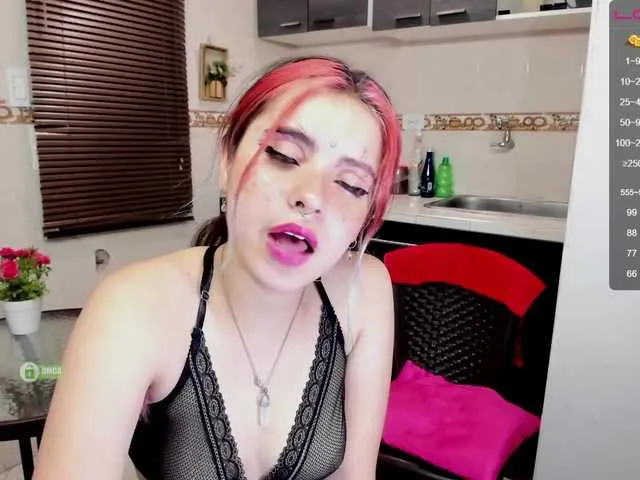 Live sex webcam photo for NicolleG-18 #269411968