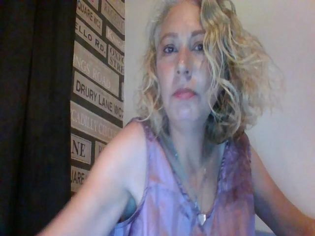 Live sex webcam photo for XxMommaKxX #269415671