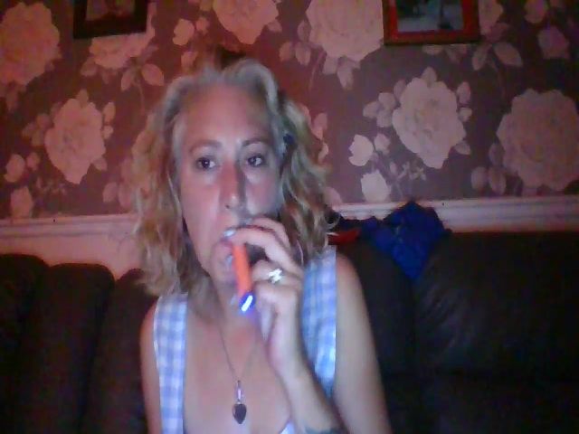 Live sex webcam photo for XxMommaKxX #269416697