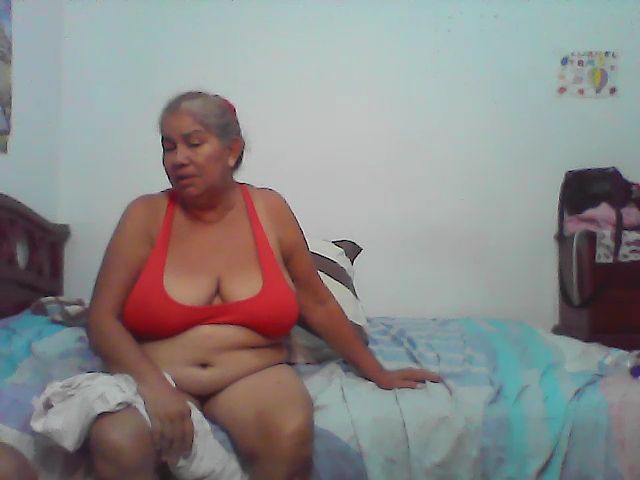 Live sex webcam photo for girlbigass175 #269401573