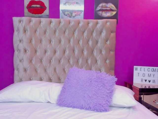 Live sex webcam photo for roxxy-travis #269408338