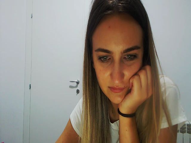 Live sex webcam photo for Kdee0 #269401446