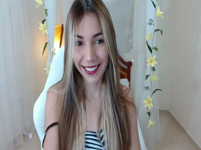 Live sex webcam photo for lory_z_ #269409167