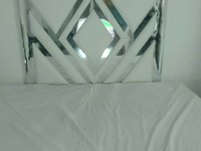 Live sex webcam photo for SweetBarbie #269429583