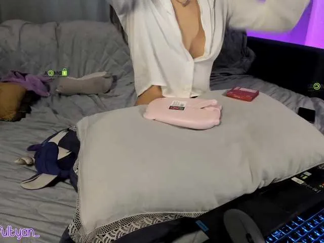 Live sex webcam photo for SinfulTyan #269424817