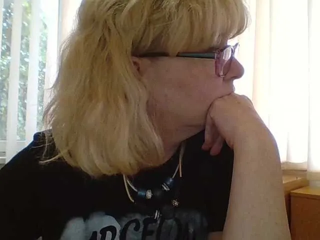Live sex webcam photo for Luiziana111 #269425156