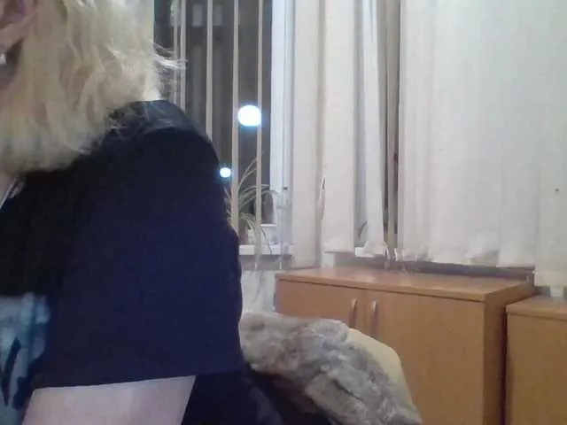 Live sex webcam photo for Luiziana111 #269429179