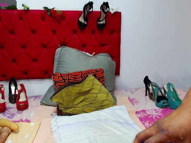 Live sex webcam photo for lizparker69 #269429412