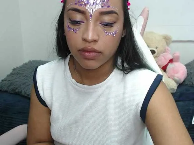 Live sex webcam photo for Angeluxxx #269429323