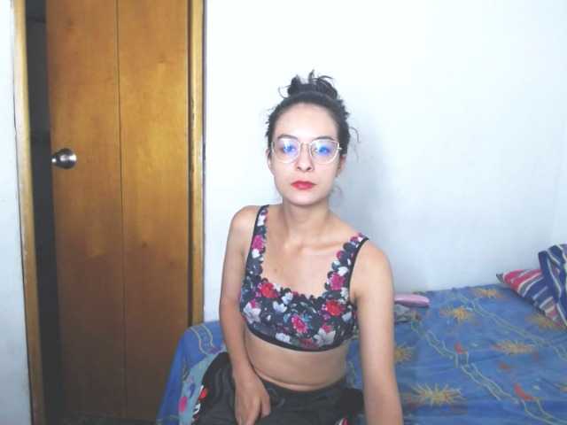 Live sex webcam photo for Maddyebela24 #269422300