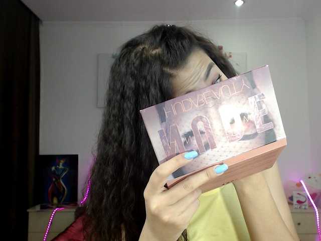 Live sex webcam photo for Divaleena #269422094