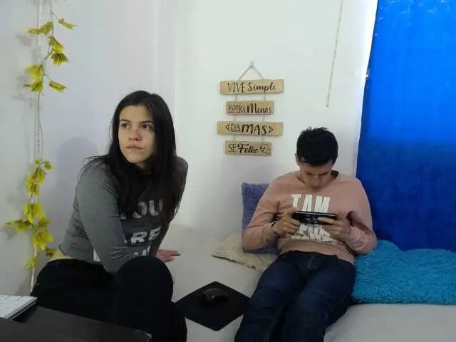 Live sex webcam photo for couplehorny21 #269429305