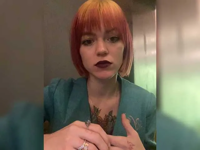 Live sex webcam photo for MATbFLEXA #269428656