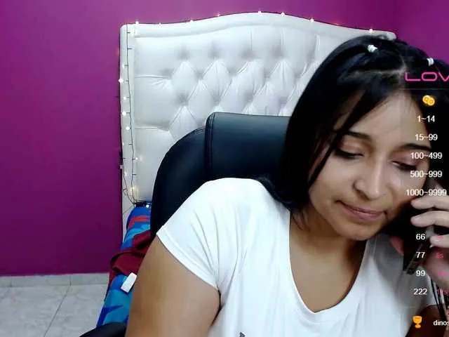 Live sex webcam photo for Secretalyson #269418387