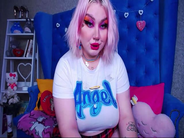 Live sex webcam photo for CurvyAlyce19 #269421025