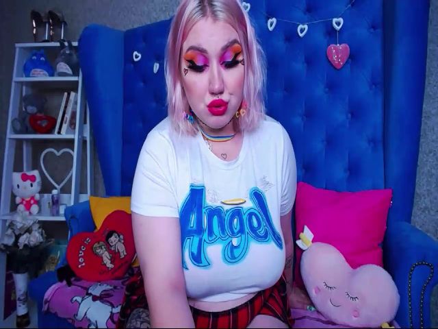 Live sex webcam photo for CurvyAlyce19 #269423665