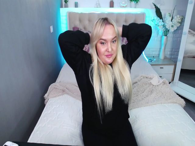 Live sex webcam photo for LillyyLovee #269425733